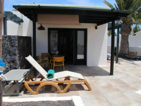 Bungalow GOA Pool view, Playa Roca residence sea front access - Free AC - Wifi